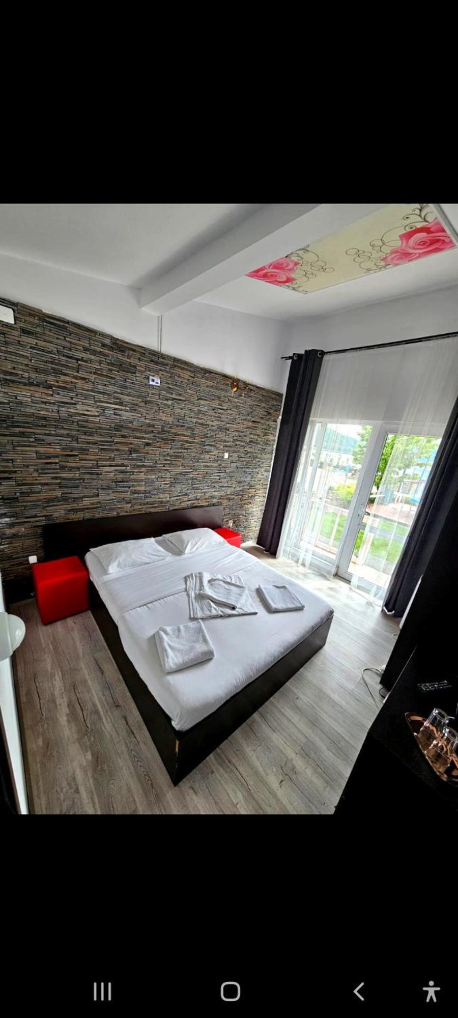 Casa Wanted Orsova Hotell Exteriör bild